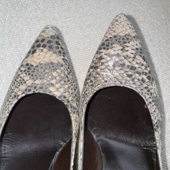 Snakeskin look heels. Barely worn, European sz 39/Canadian 8.5. - Picture 4 of 6